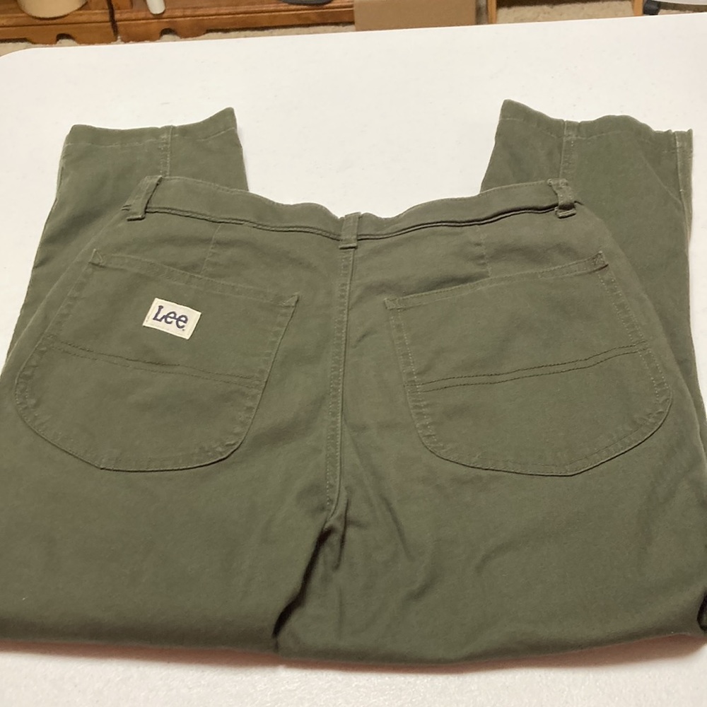 Lee Regular Fit Straight Leg High Rise Capri Ankle Pants - Picture 4 of 5